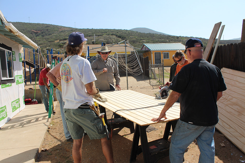 Cutting T1-11 Siding